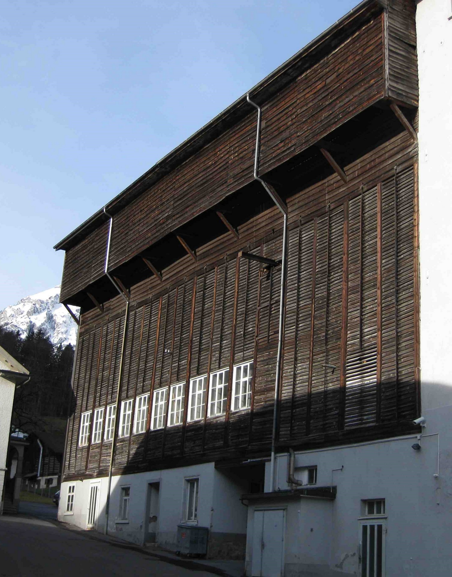 Hänggiturm – Aussenansicht vom Areal