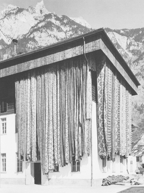 Historische Nutzung: aufgehängte Stoffbahnen (Archivaufnahme)